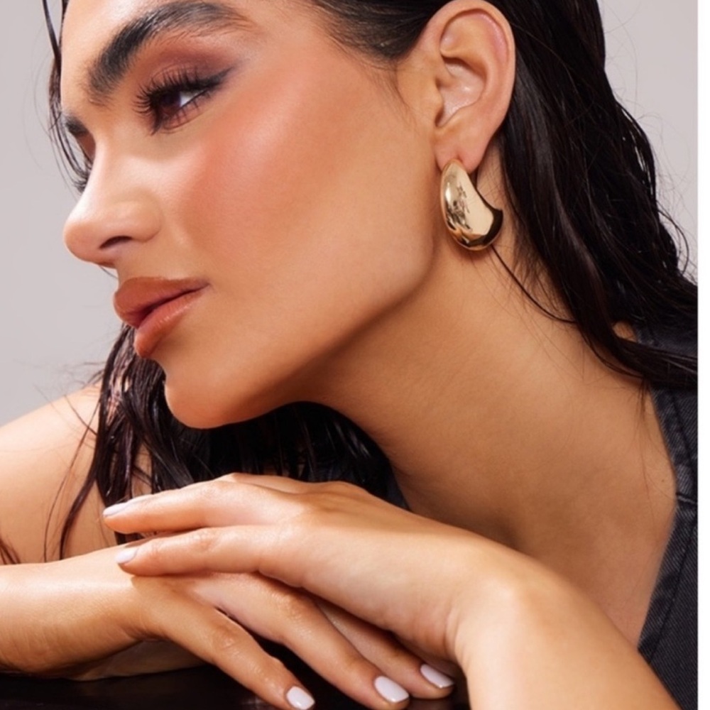 NWT PrettyLittleThing Gold Curved Drop Earrings Chunky Push Back Earrings Gold